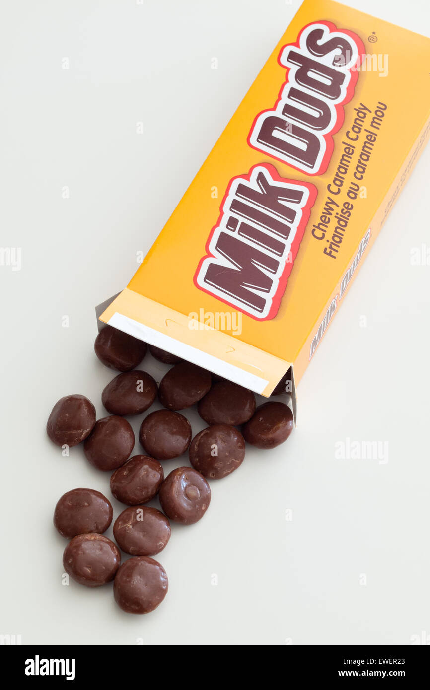 Una scatola di latte Duds cioccolato e caramello candy, fabbricato da Hershey Company. Foto Stock