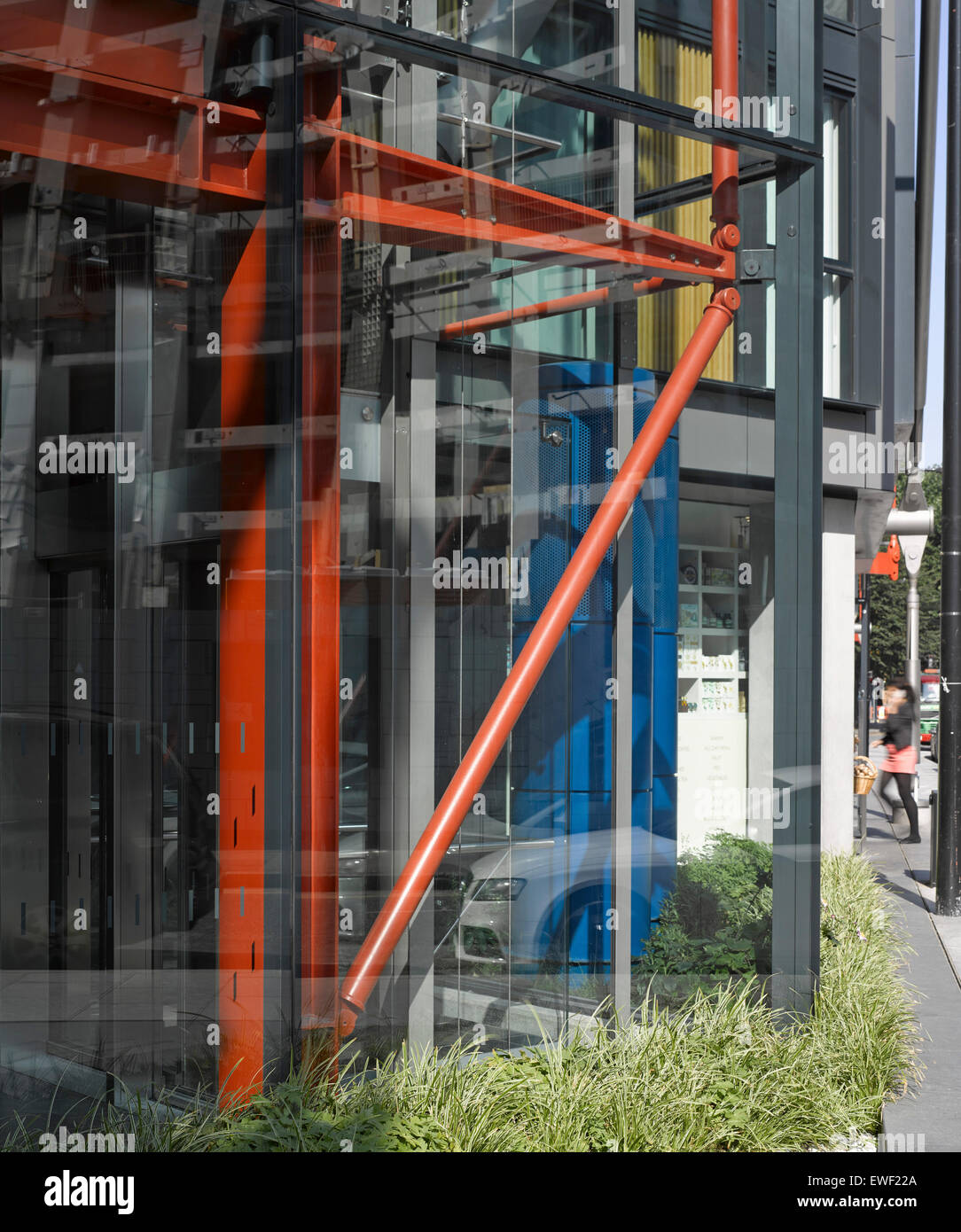 Dettagli esterni di albero di sollevamento. Neo Bankside, Londra, Regno Unito. Architetto: Rogers Stirk Harbour + Partners, 2014. Foto Stock