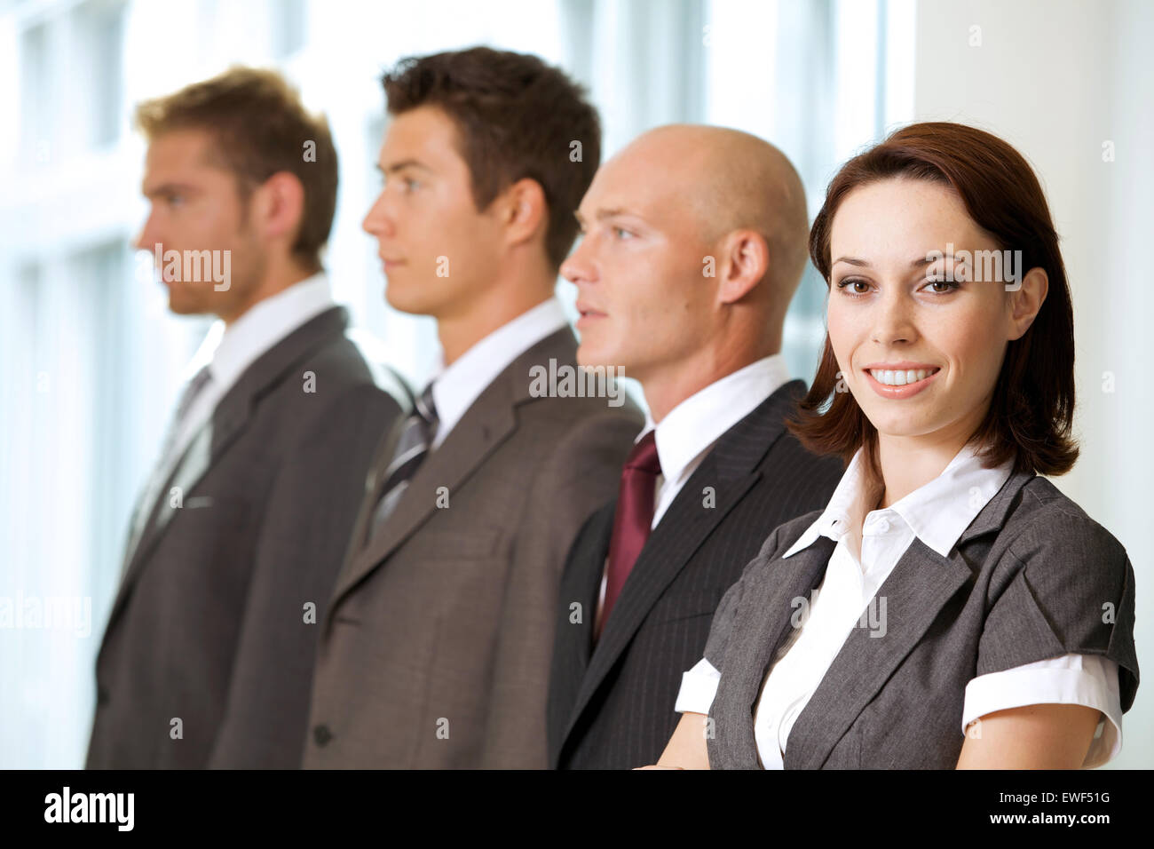 Ritratto di giovane caucasico la gente di affari in ufficio Foto Stock