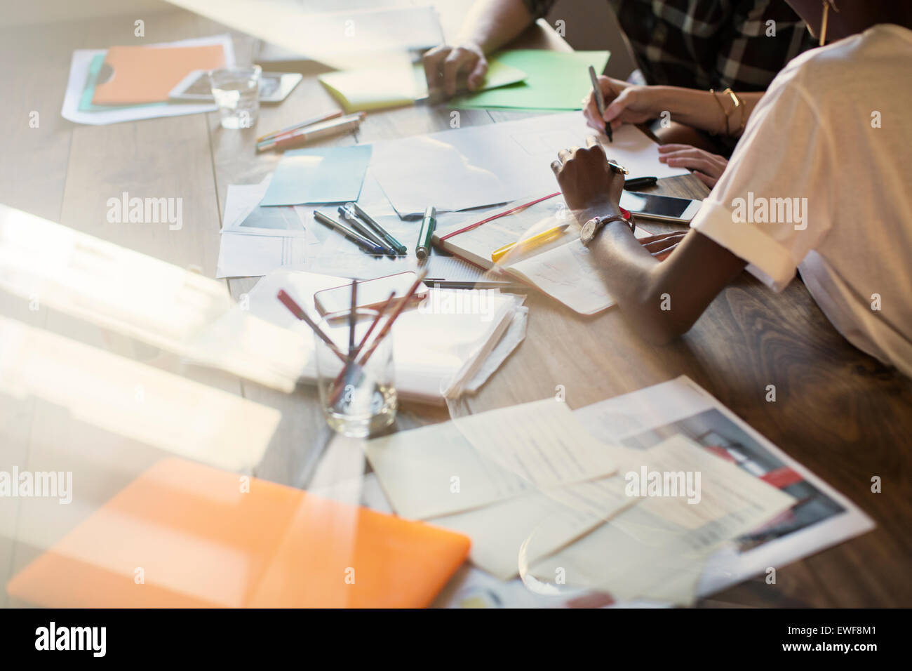 Azienda creativa brainstorming di persone in riunione Foto Stock