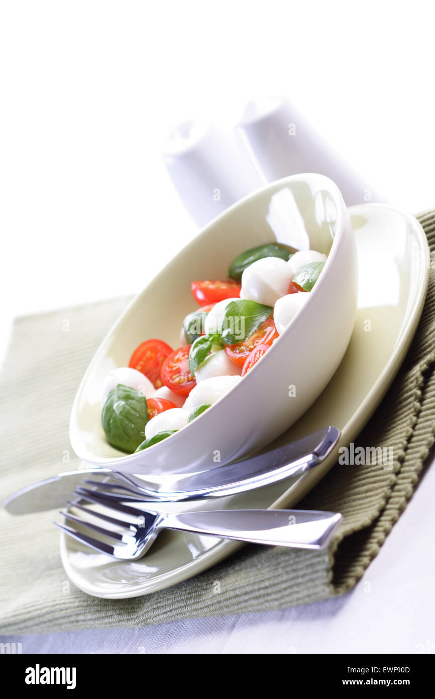 Studio shot di pomodoro e mozzarella insalata Foto Stock