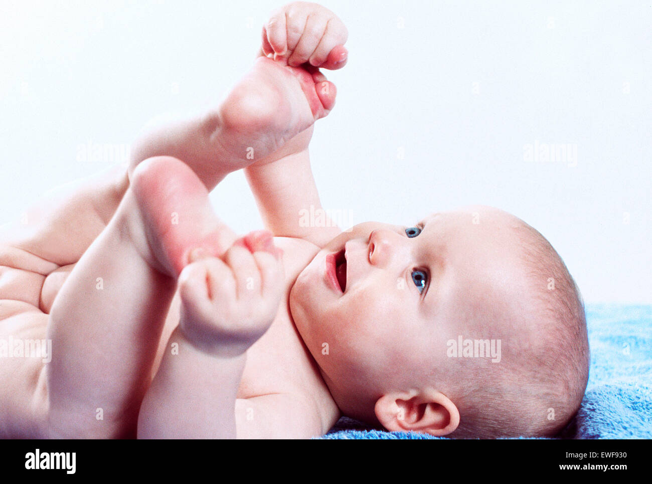 INFANTE AL CHIUSO Foto Stock
