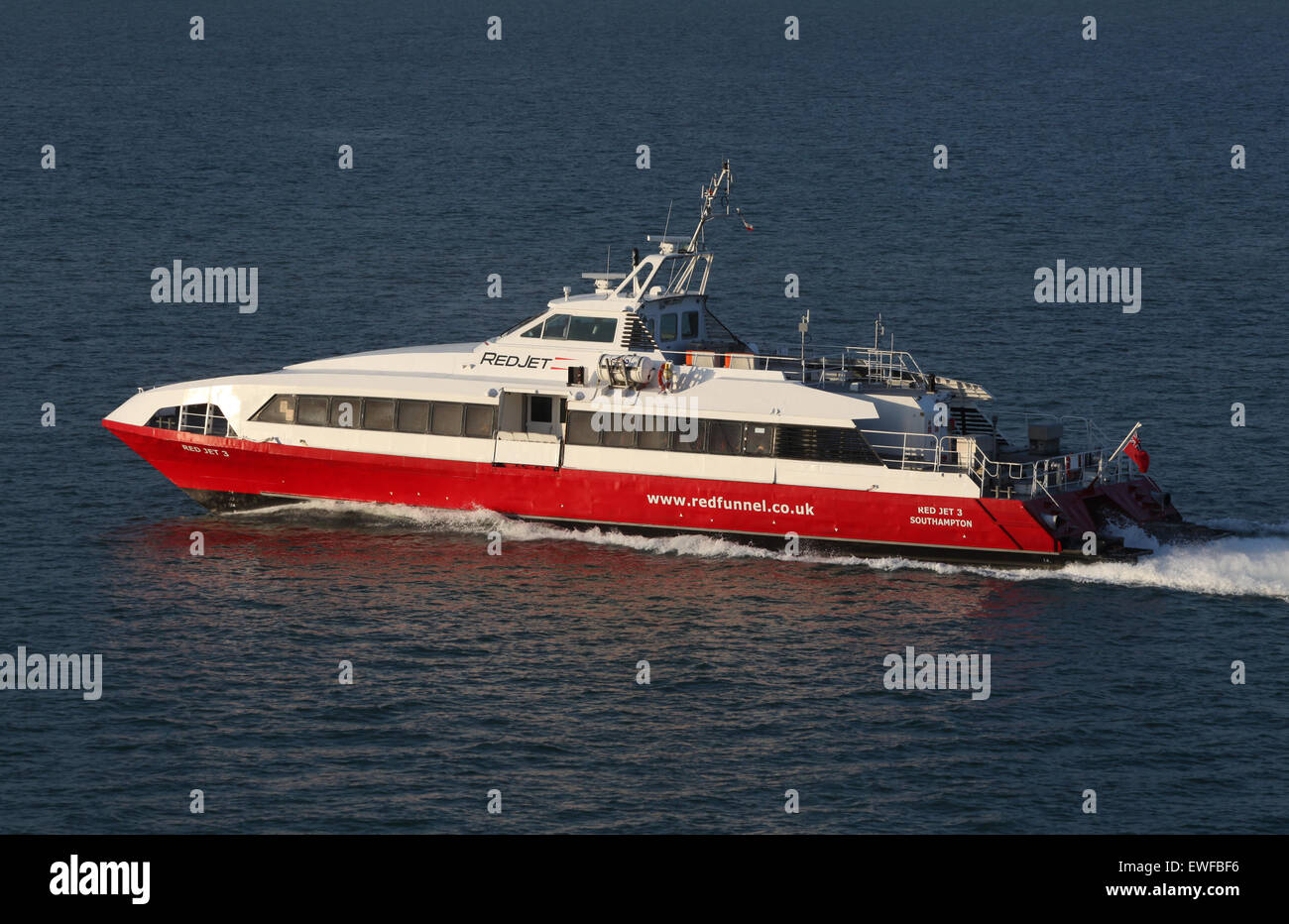 Red Funnel Ferries Red Jet operante fra Southampton e Cowes sull'Isola di Wight Foto Stock