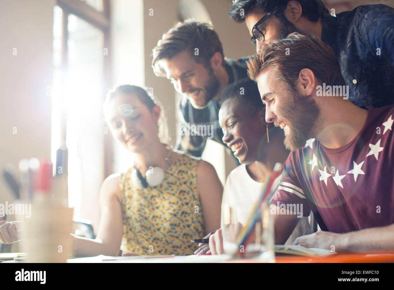 Attività creativa di persone il brainstorming in office meeting Foto Stock