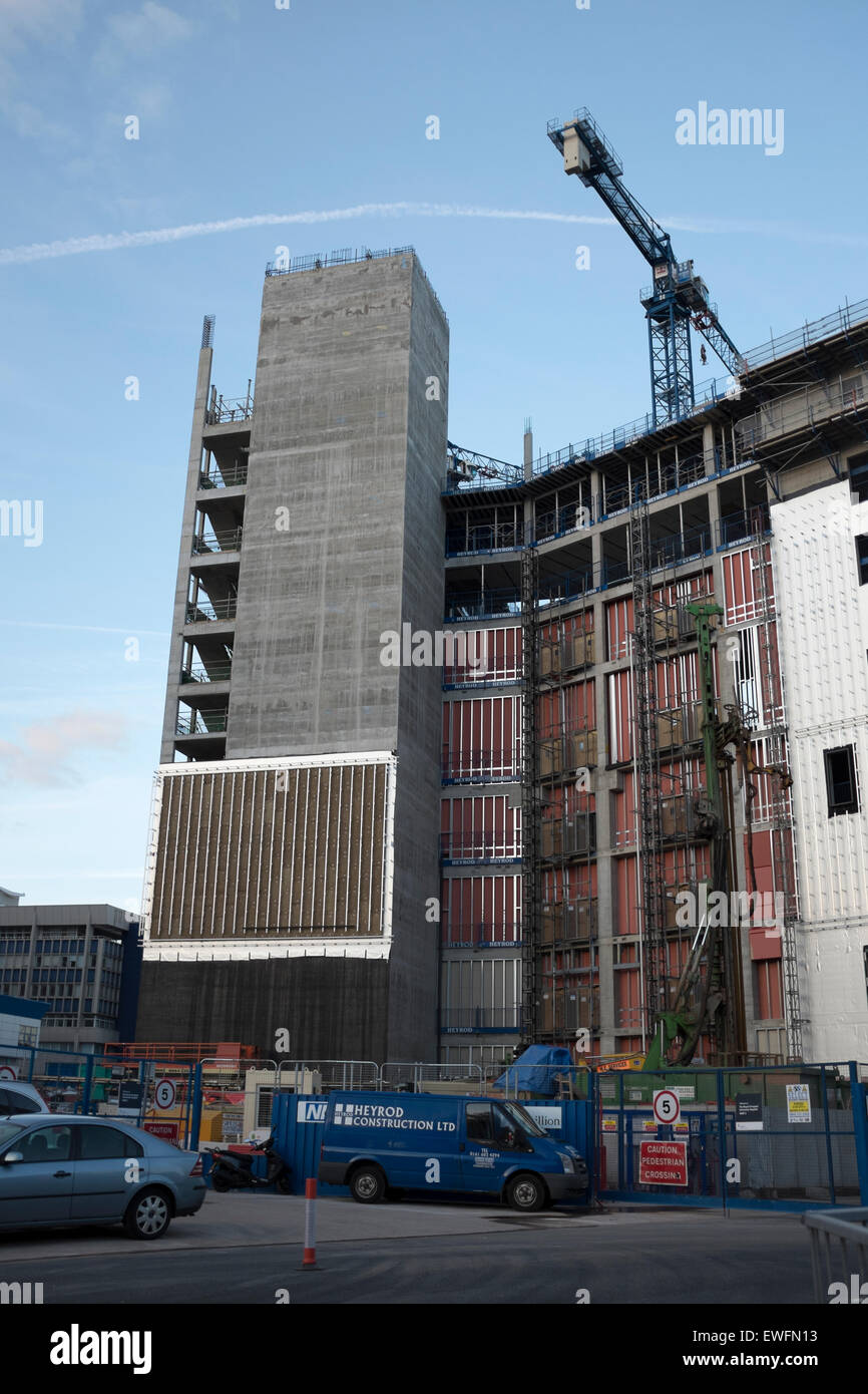 Grande ospedale della città in costruzione essendo costruito Royal Hospital di Liverpool Foto Stock