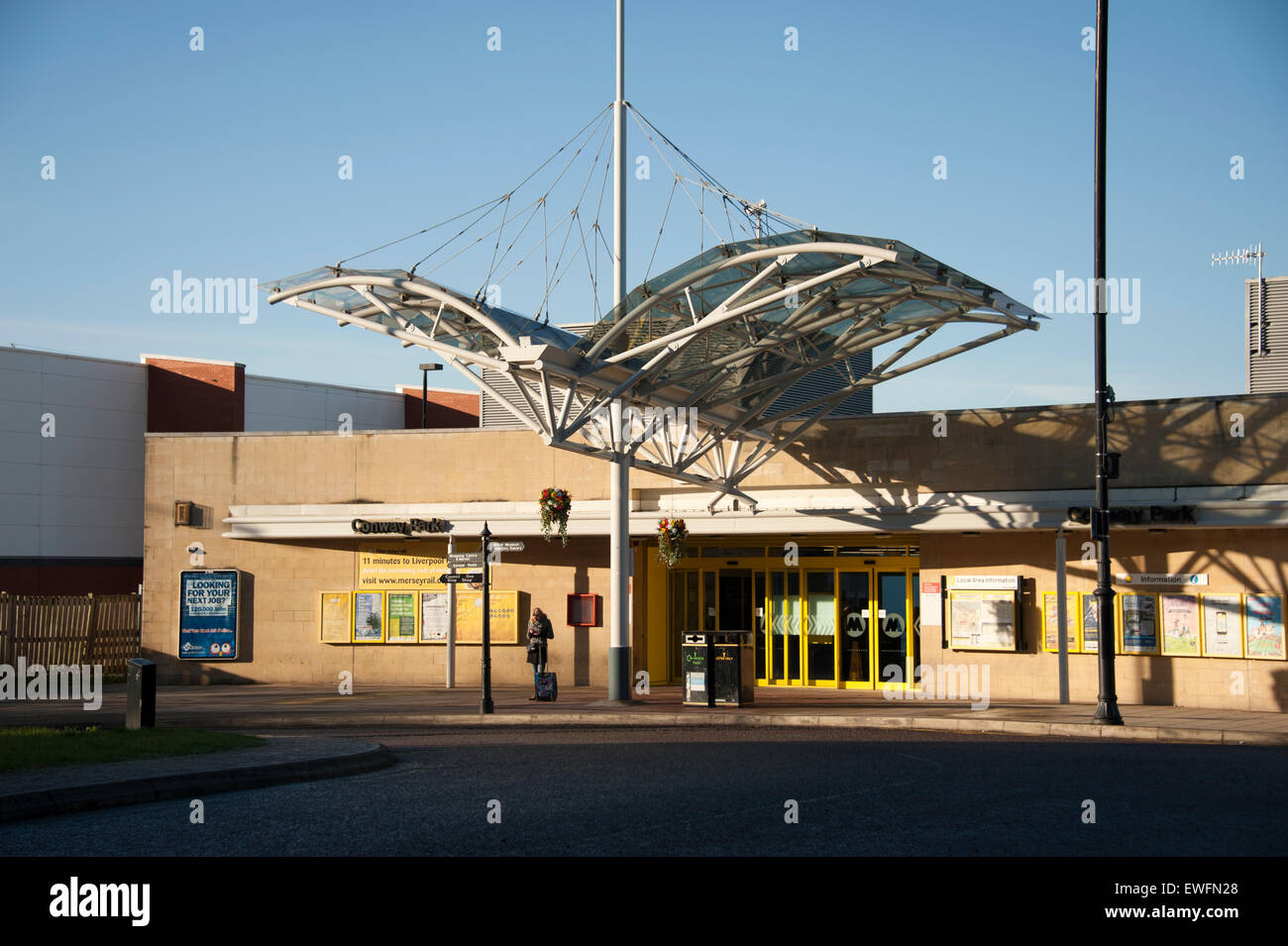 Merseyrail moderna stazione ferroviaria Conway Park Foto Stock