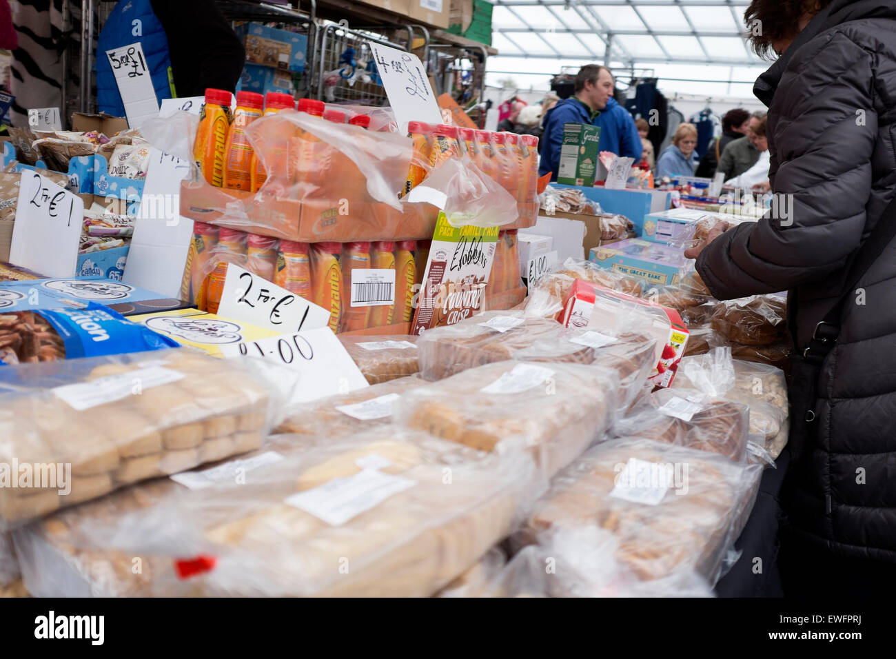 Stallo del mercato Street Inghilterra Inglese Regno Unito Bevanda alimentare Foto Stock