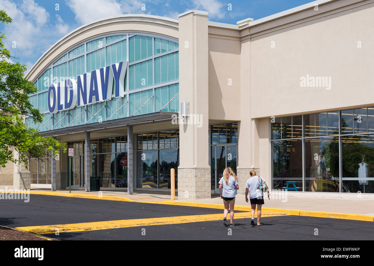 Old Navy negozio di abbigliamento in Manassas, Virginia, Stati Uniti  d'America Foto stock - Alamy