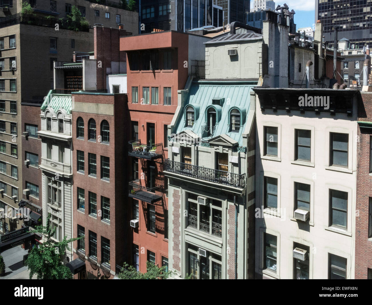 Facciate di edifici, West 54th Street, New York, Stati Uniti d'America Foto Stock