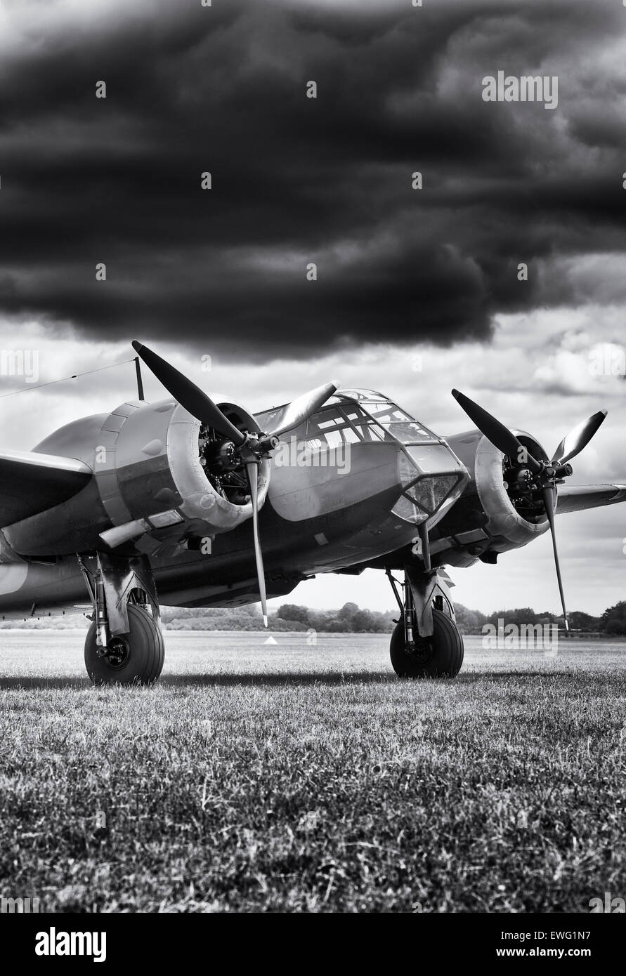 Bristol Blenheim Bomber a Bicester festival volano. Oxfordshire, Inghilterra. Monocromatico Foto Stock