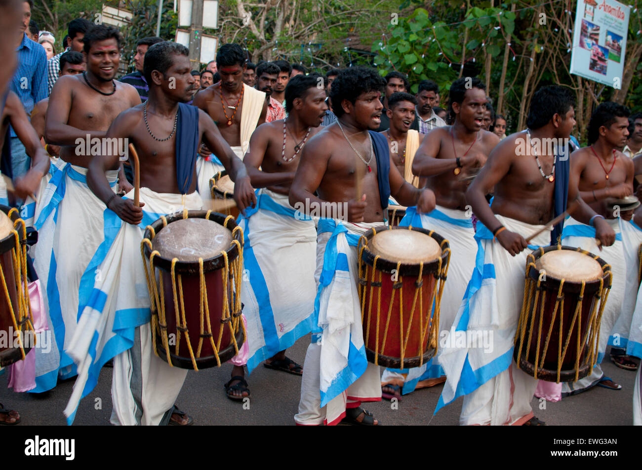 Il batterista del tempio indiano parade, varkala Kerala, India del sud, Asia Foto Stock