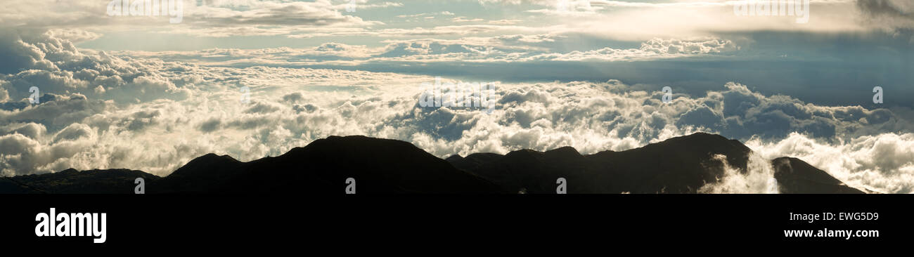 Alta Altitudine Panorama sulle Ande ecuadoriane al tramonto circa 5000M Foto Stock