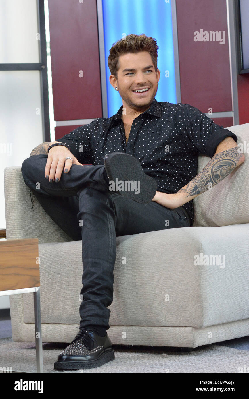 Toronto, Canada. Il 25 giugno 2015. Il cantante Adam Lambert viene visualizzato sulla TV globale è il Morning Show per promuovere il suo terzo album in studio l'originale in alta. Credito: EXImages/Alamy Live News Foto Stock