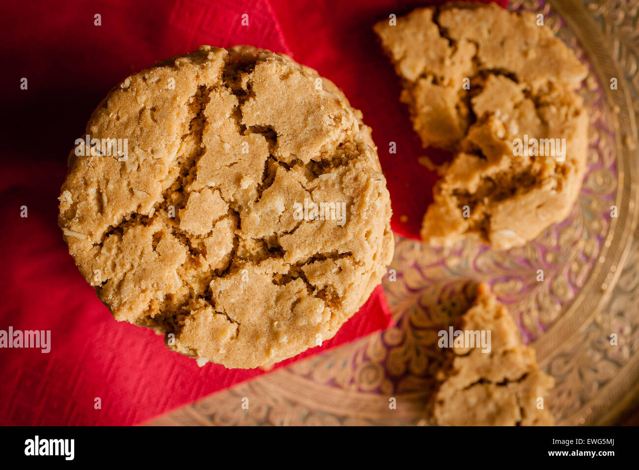 Sciroppo di melassa o melasse Cookies bassa illuminazione tasto vista dall'alto in basso Foto Stock