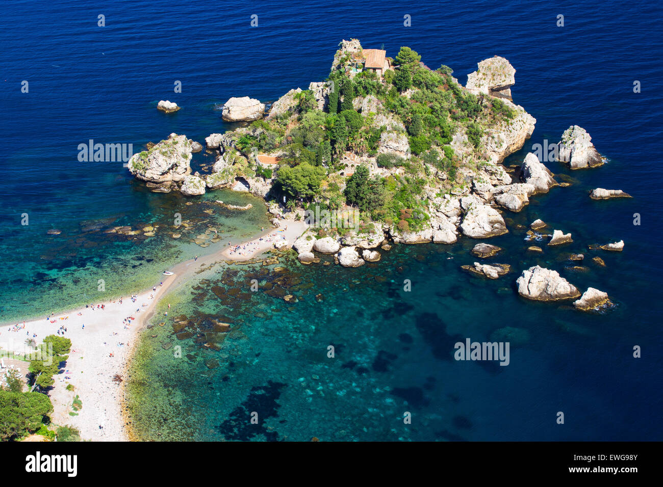 La baia di Taormina. Isola Bella. Regione Sicilia. L'Italia. Foto Stock