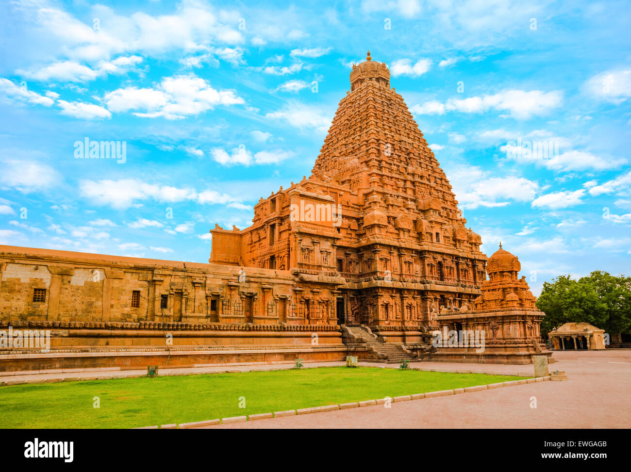 Vista la torre Brihadishvara Hindu Temple, India, nello Stato del Tamil Nadu, Thanjavour, (Trichy), panorama Foto Stock