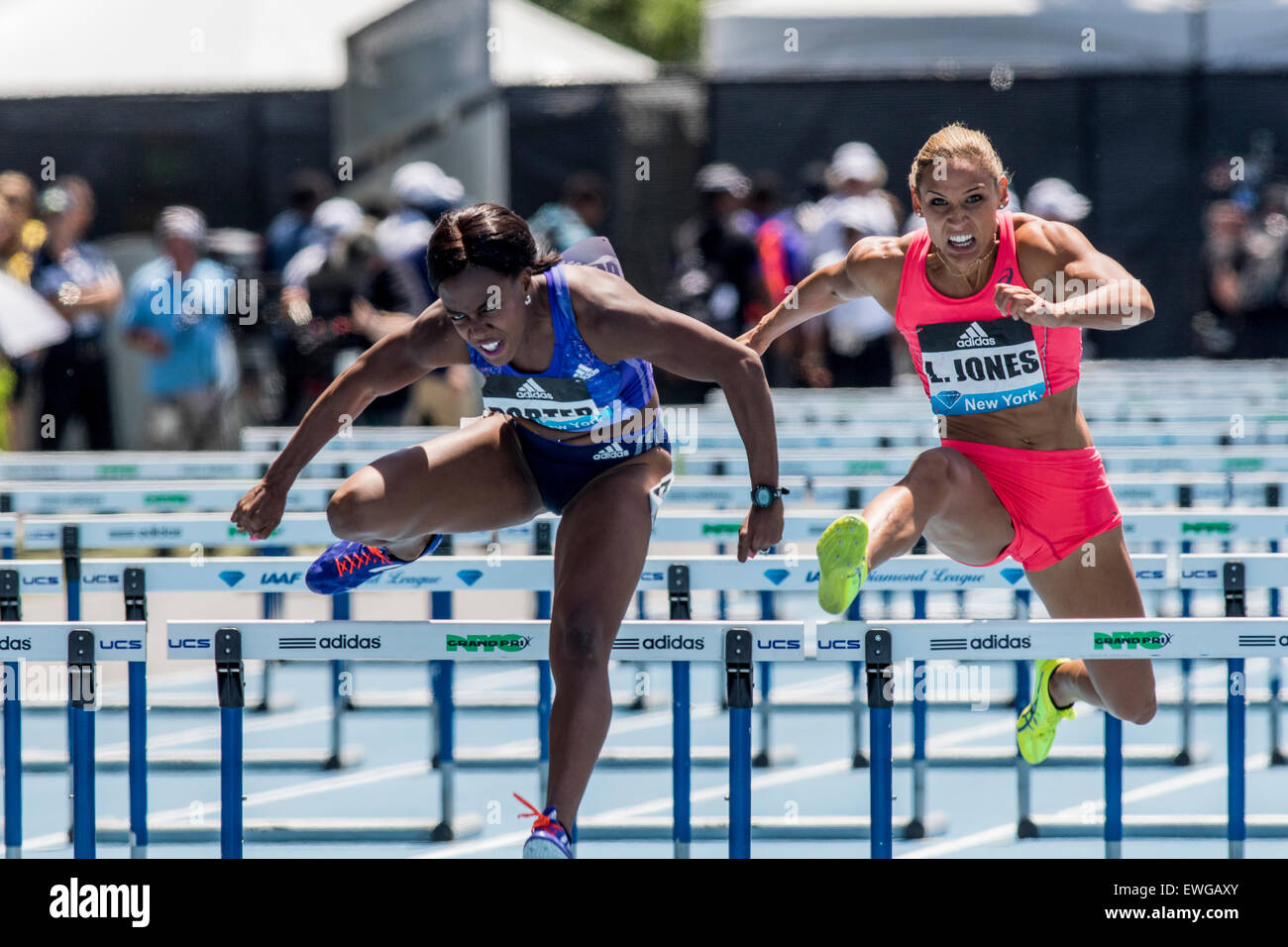 Tiffany Porter (GBR) e Lolo Jones (USA) competere nel le Donne 100m Ostacoli al 2015 Adidas NYC Diamond League Grand Prix Foto Stock