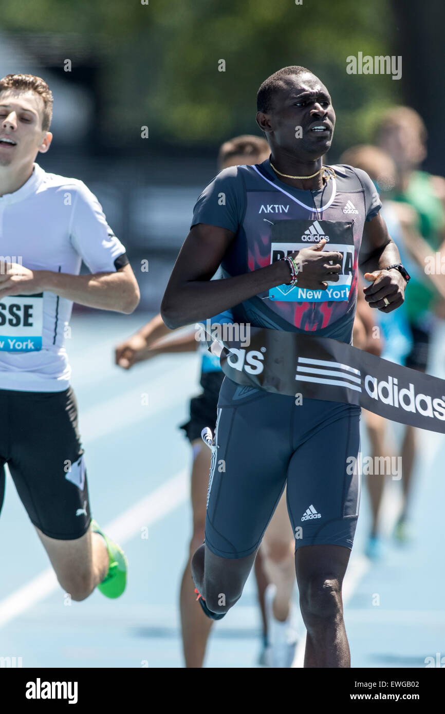 David Rudisha (KEN) vincente negli uomini 800m al 2015 Adidas NYC Diamond League Grand Prix Foto Stock