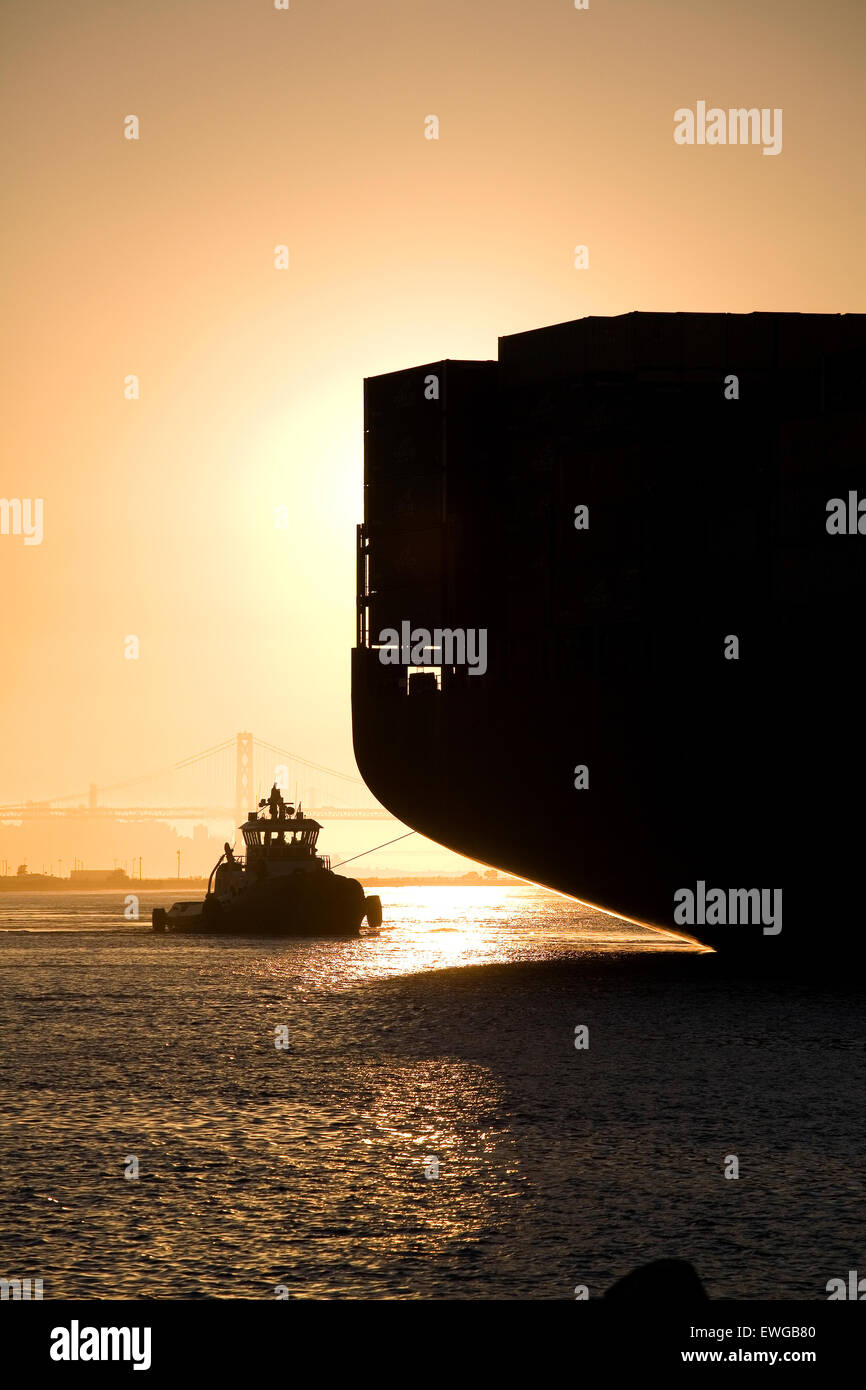 Container e tirare al tramonto Foto Stock