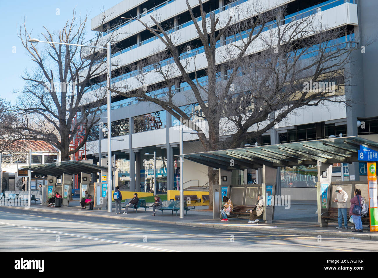 I mezzi di trasporto pubblici - Fermata autobus di Canberra city centre, australia la capitale su un soleggiato inverni giorno,l'Australia Foto Stock