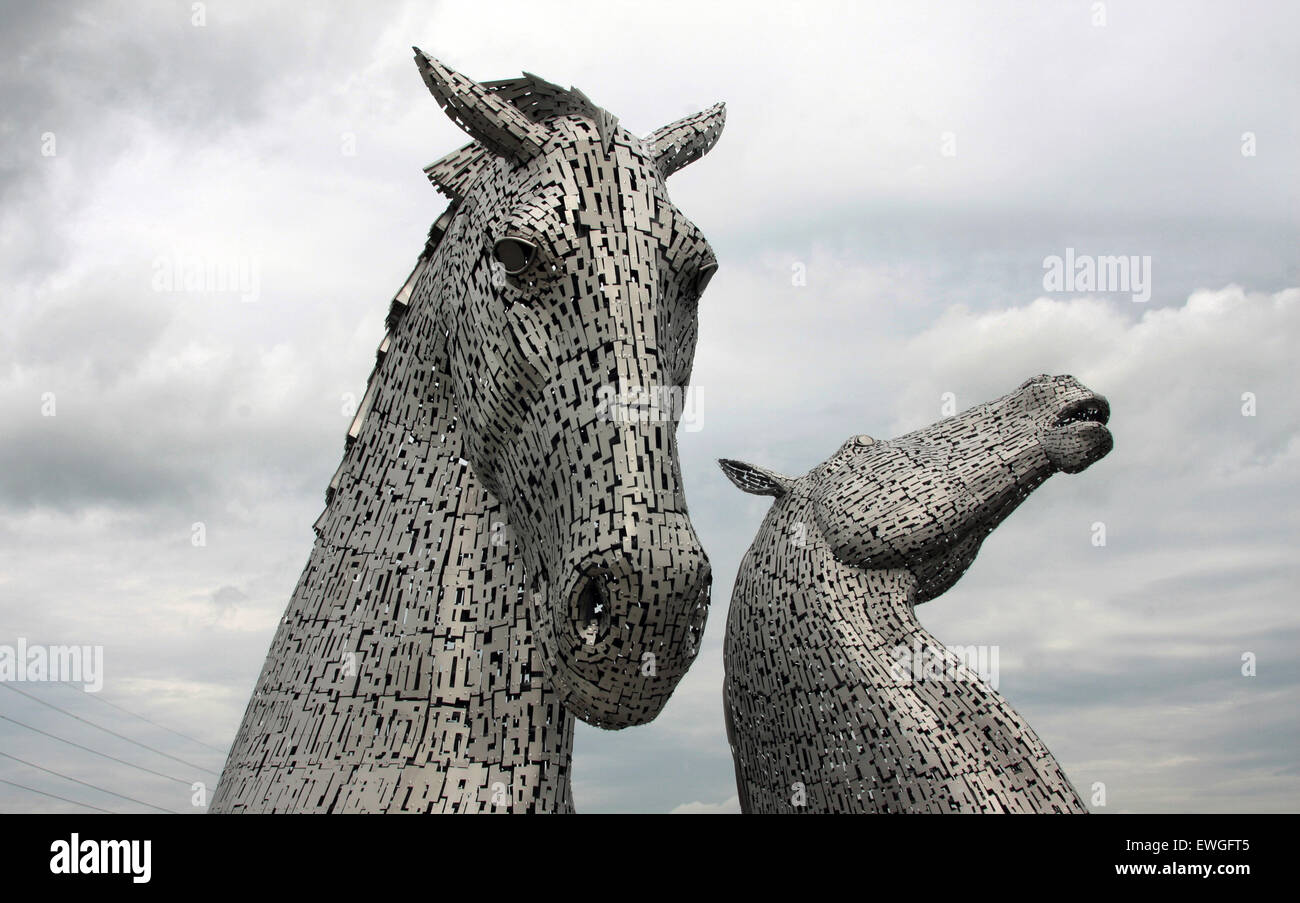 L'enorme Kelpies a Felix Park a Falkirk in Scozia. Queste sono le più grandi sculture in Scozia. Foto Stock