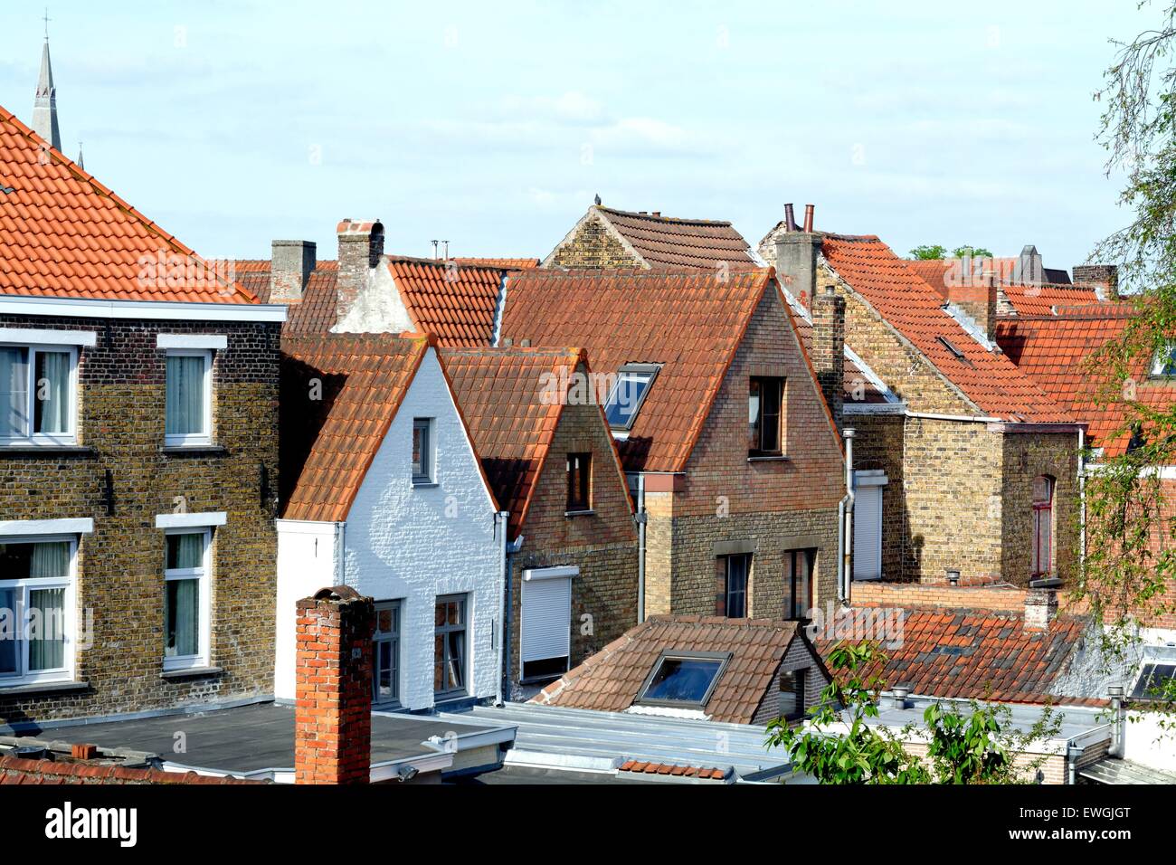 Tetti di tegole rosse in Bruges Belgio Foto Stock