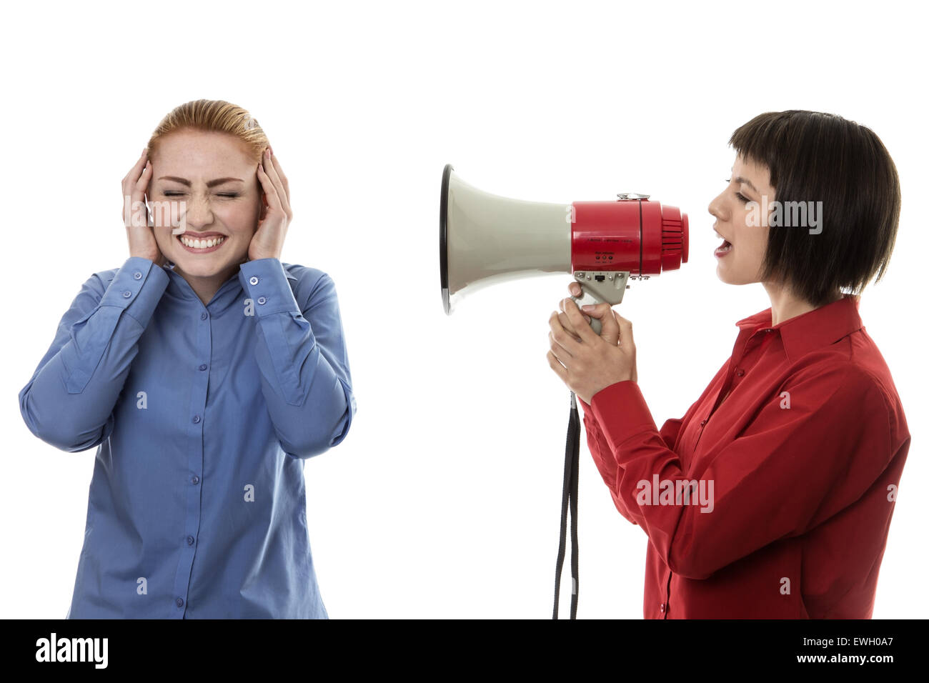 Imprenditrice grida di un'altra donna usando un bullhorn Foto Stock
