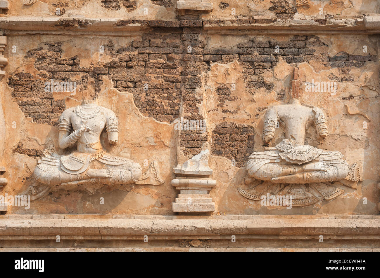 Headless statue di Buddha a Wat Jed Yod, Chiang Mai, Thailandia Foto Stock