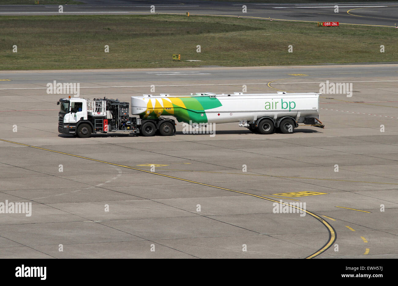 Berlino, Germania, airfield petroliere da BP sul piazzale di sosta Foto Stock