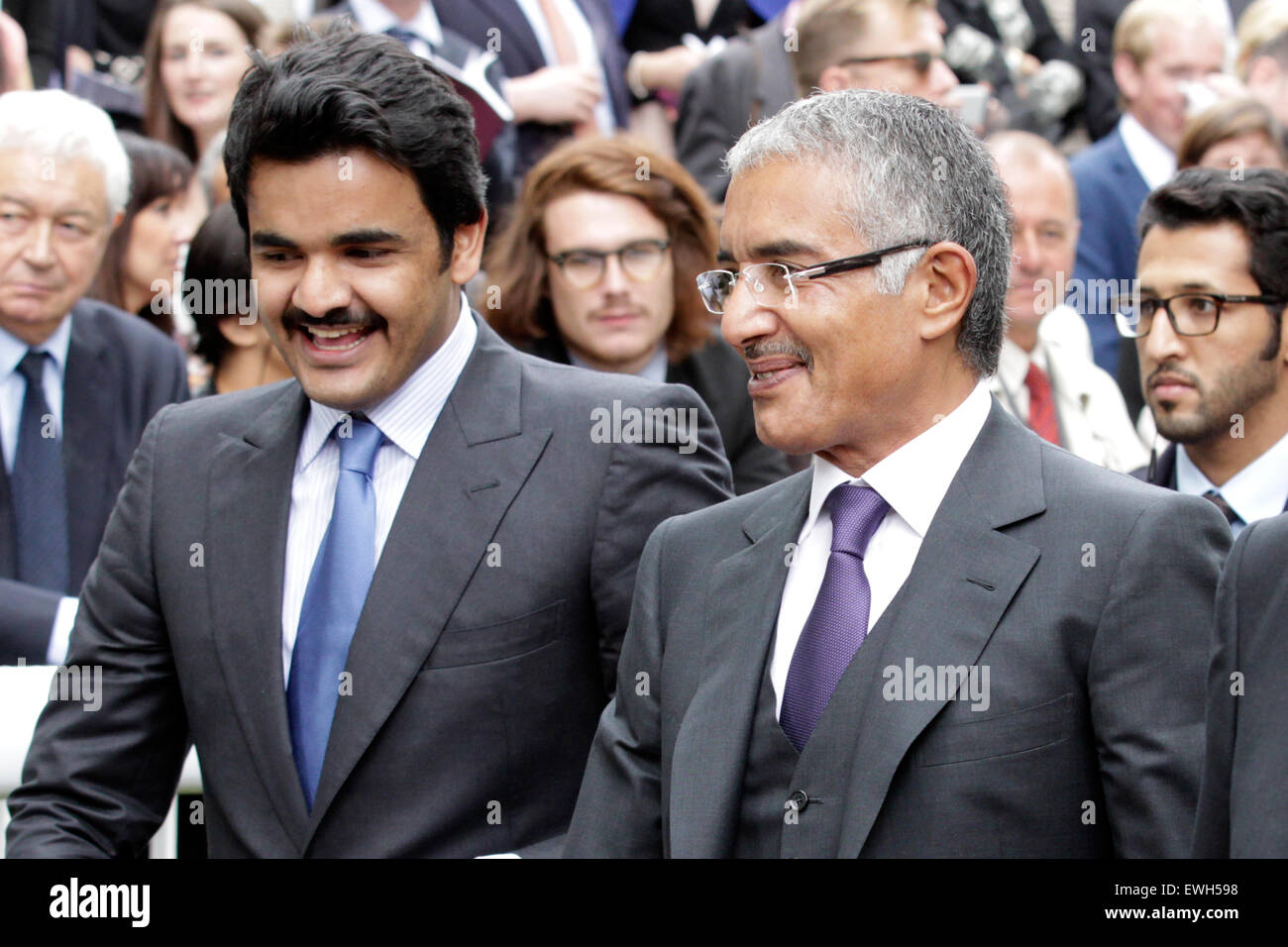 Parigi, Francia, Sheikh Joaan Hamid bin Al Thani (sinistra) e Sheikh Abdullah bin Khalifa al Thani, proprietario del cavallo Foto Stock