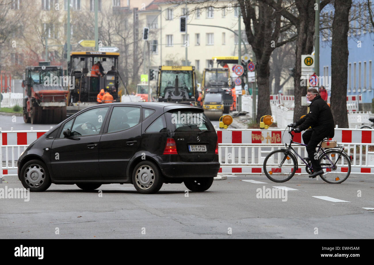 Berlino, Germania, chiusura della strada a causa di lavori stradali Foto Stock