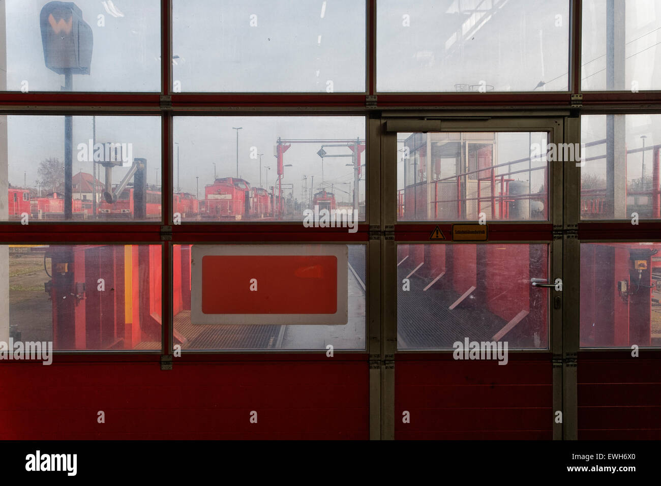 Neuseddin, Germania, guardando attraverso la porta di sala di lavoro DB Seddin Foto Stock