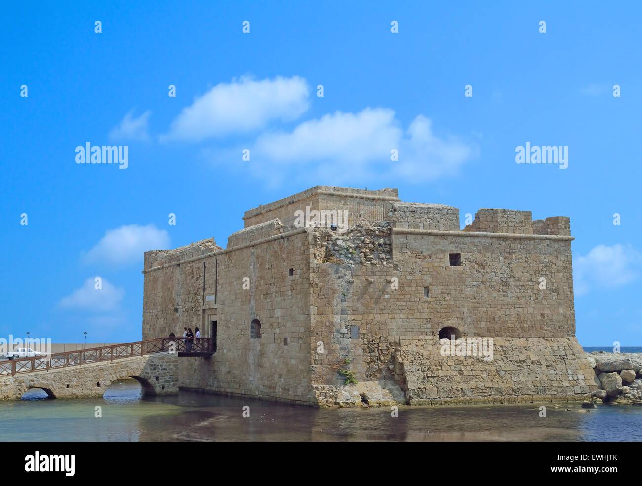 Vecchia Fortezza sul Mare Mediterraneo costa nella città di Paphos, la Repubblica di Cipro Foto Stock