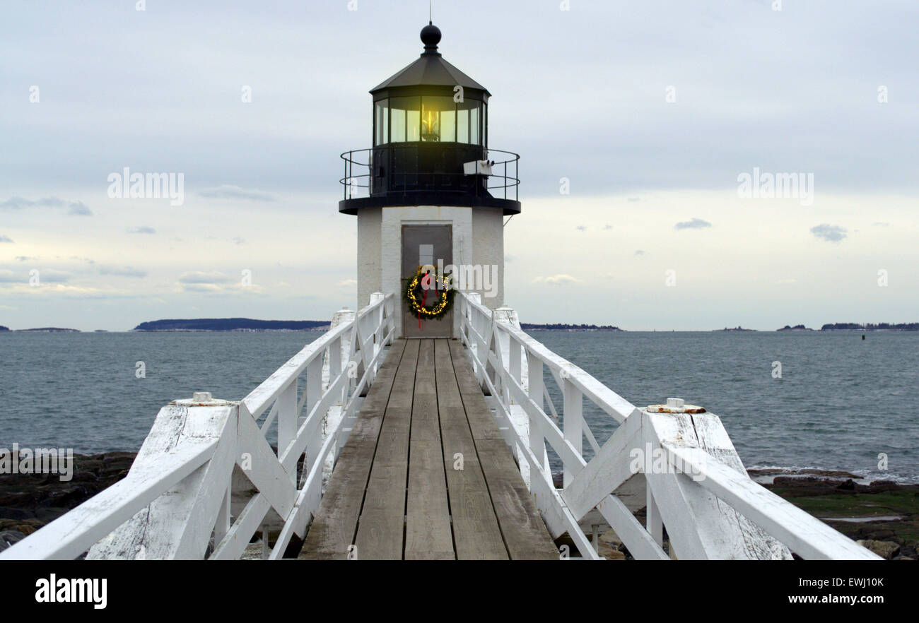 Decorato per il Natale. Marshall Point Lighthouse, Port Clyde Maine Foto Stock