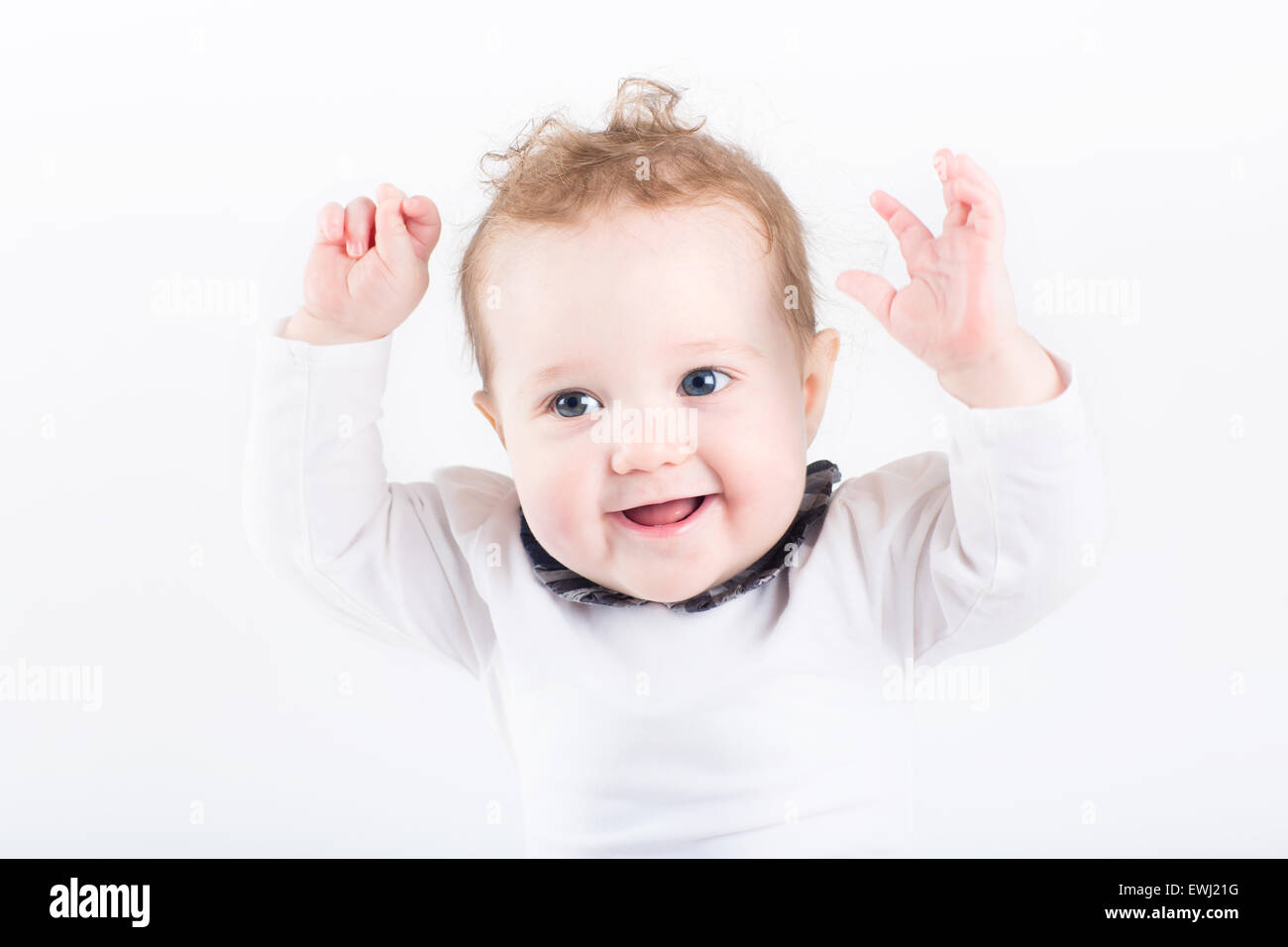 Funny little baby con le mani in aria Foto Stock