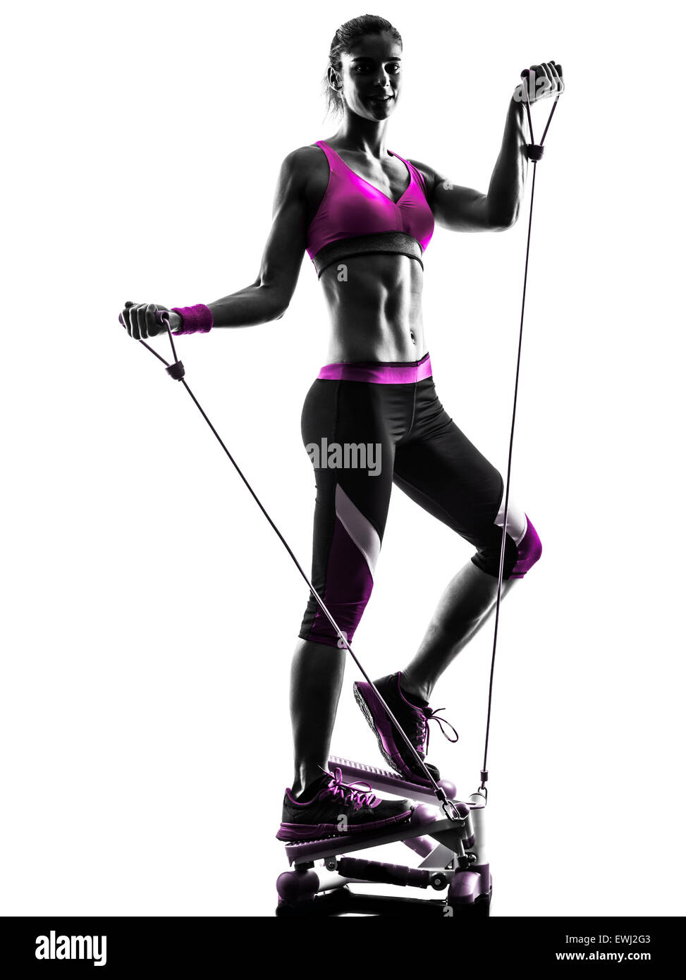 Una donna caucasica esercizio stepper bande di resistenza fitness in studio silhouette isolati su sfondo bianco Foto Stock
