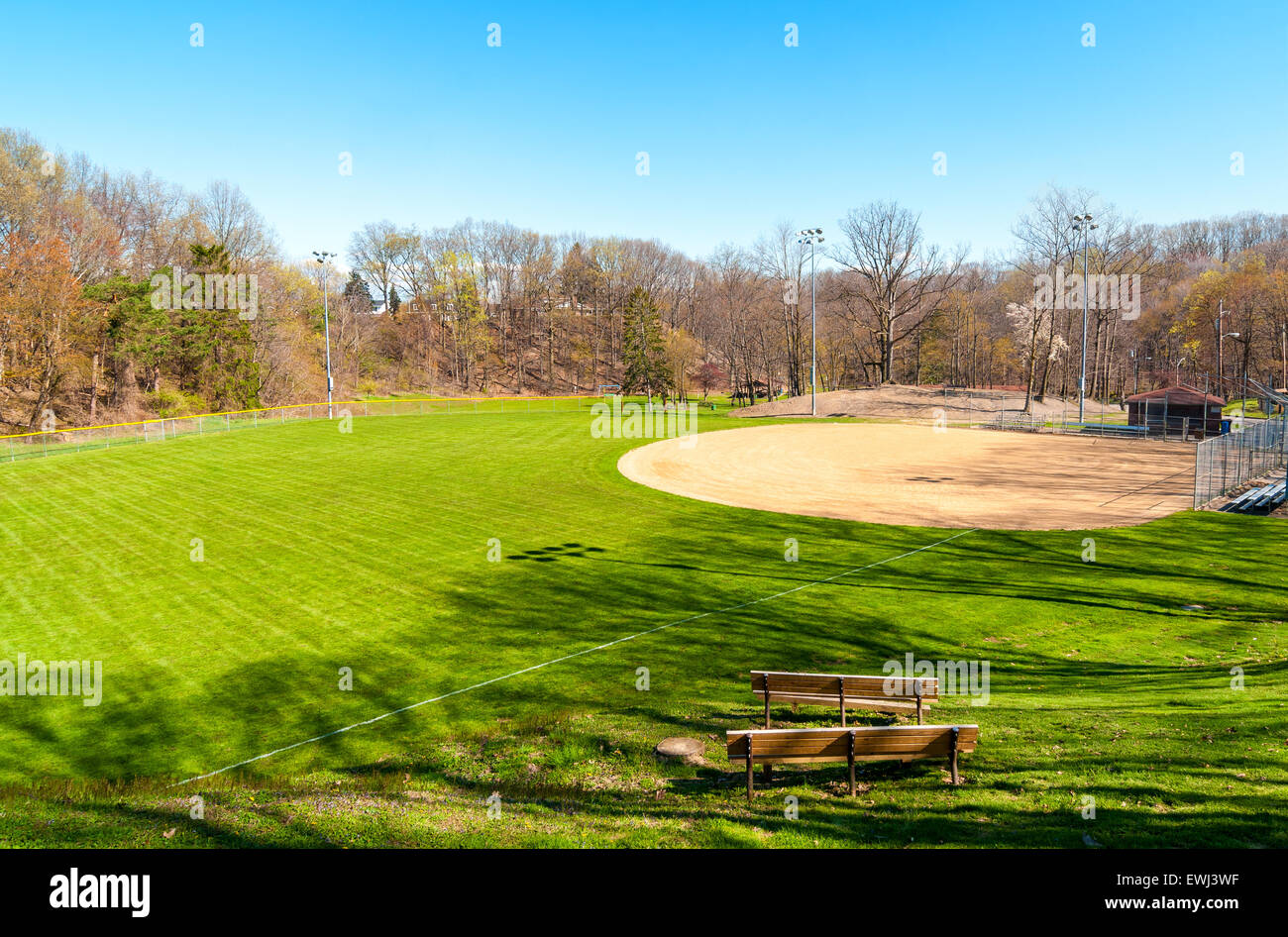 Una comunità campo da baseball in un pittoresco Foto Stock
