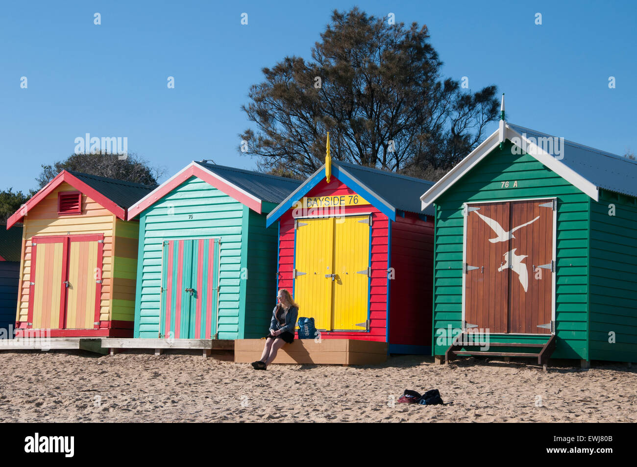 Scatole di balneazione presso la spiaggia di Brighton sulla Port Phillip Bay, Melbourne Foto Stock