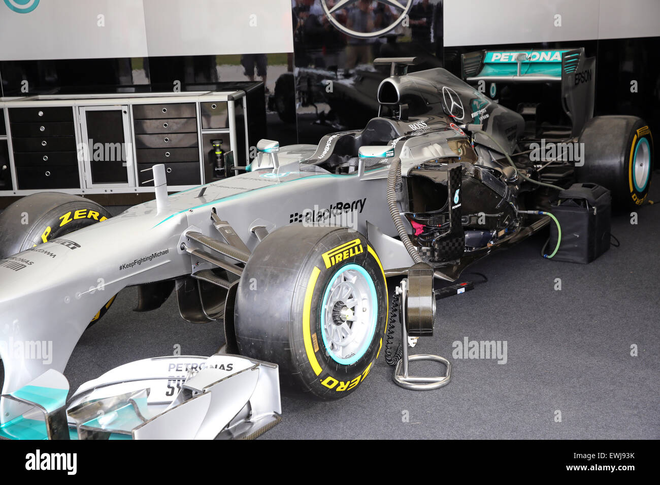 Goodwood, West Sussex, Regno Unito. Il 26 giugno, 2015. Goodwood Festival of Speed è un annuale hill climb dotate di motore storico di veicoli da competizione svoltasi nella motivazione della casa di Goodwood, West Sussex. Credito: Oliver Dixon/Alamy Live News Foto Stock