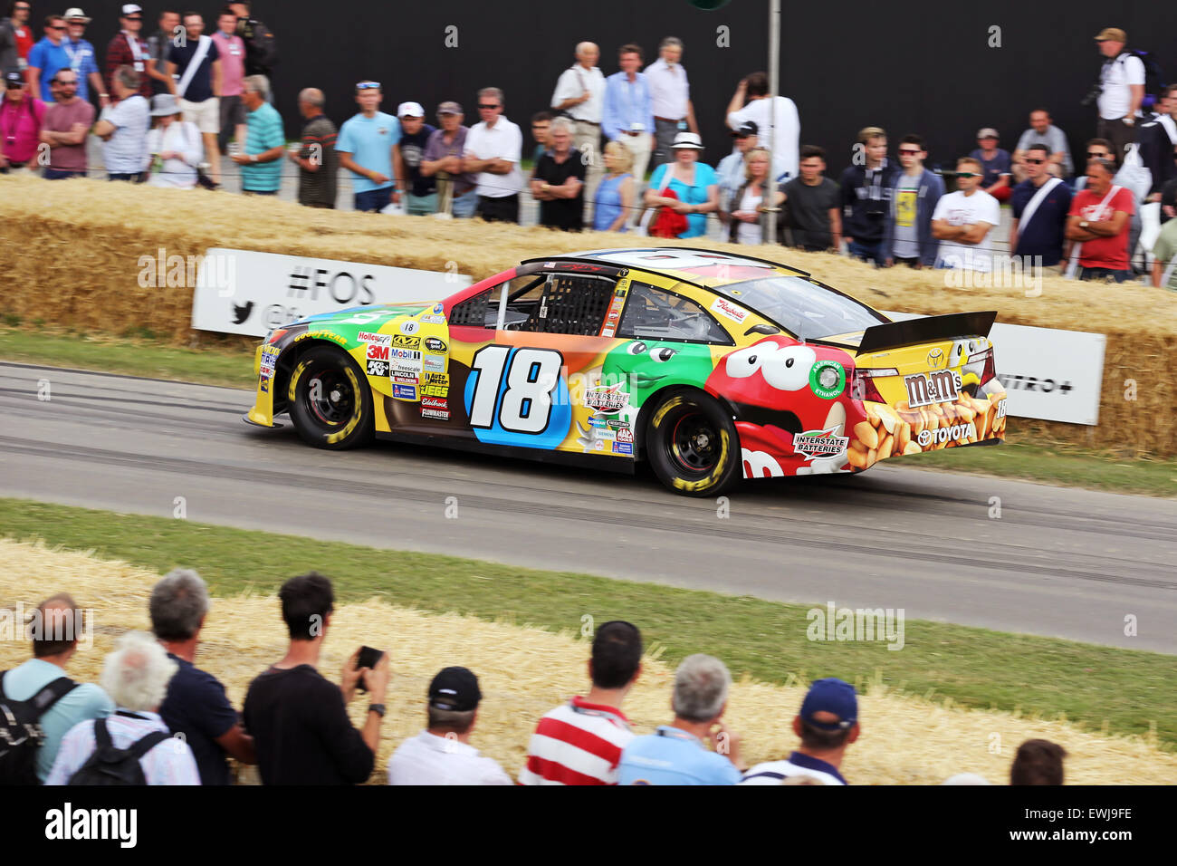 Goodwood, West Sussex, Regno Unito. Il 26 giugno, 2015. Goodwood Festival of Speed è un annuale hill climb dotate di motore storico di veicoli da competizione svoltasi nella motivazione della casa di Goodwood, West Sussex. Credito: Oliver Dixon/Alamy Live News Foto Stock