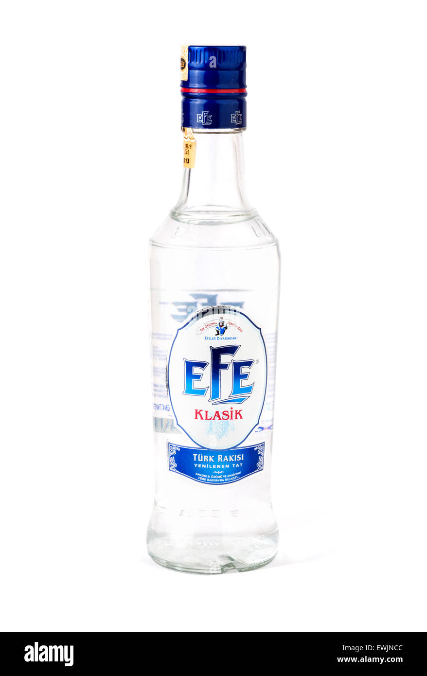Una bottiglia di Efe Klasik Raki turco Foto Stock