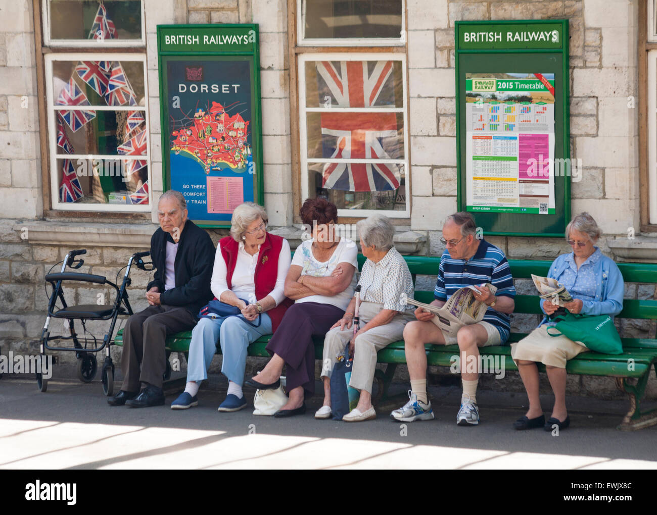 Swanage, Dorset, Regno Unito. Il 27 giugno, 2015. Purbeck in guerra e forze armate Weekend a Swanage Railway Stazione ferroviaria Credito: Carolyn Jenkins/Alamy Live News Foto Stock