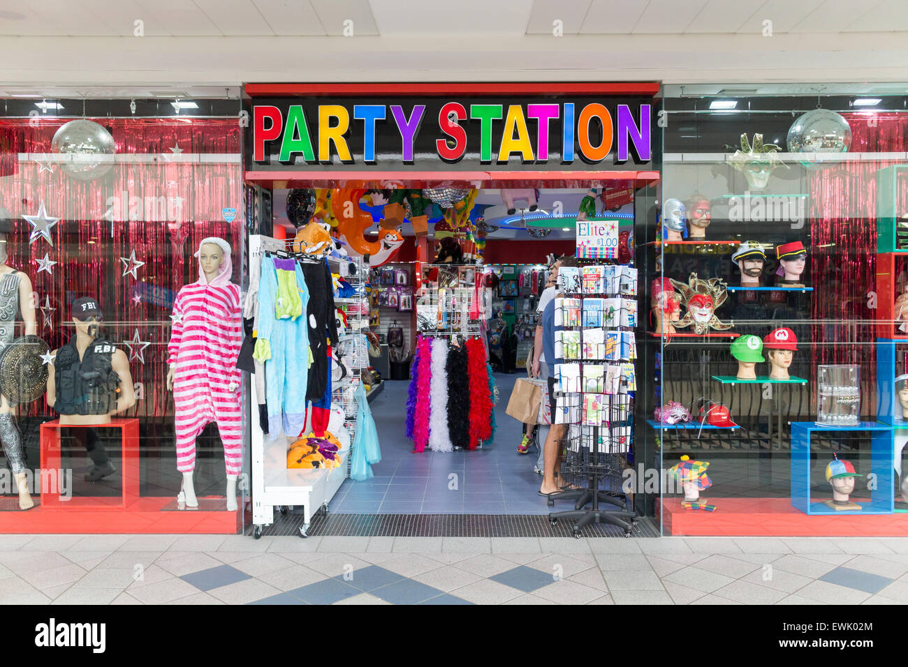 Brookvale, Australia-June xii 2015: Party shop in Warringah Mall. Ci sono oltre 300 negozi del centro commerciale. Foto Stock