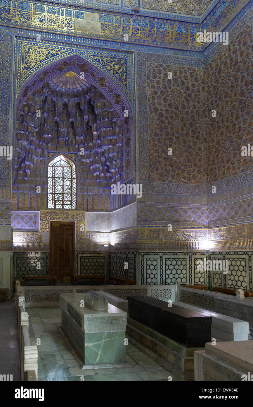 Gur-e-mausoleo di Amur con tombe di Amir Timur (Tamerlane), il nipote Uleg Bek, e altri notabili. Foto Stock