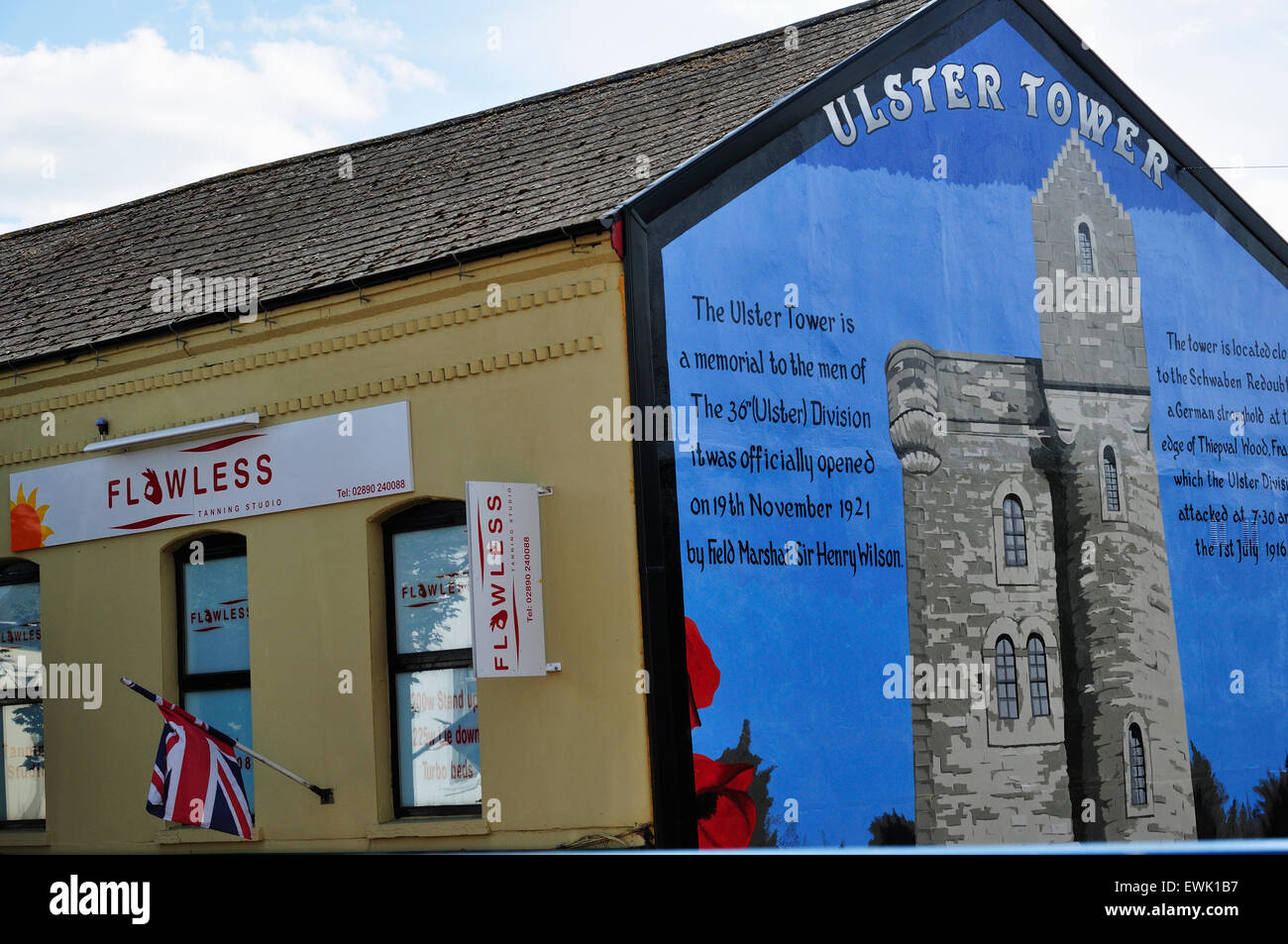 La Shankill Road corre attraverso i lealisti prevalentemente di classe operaia area conosciuta come la Shankill. Belfast. L'Irlanda del Nord. Foto Stock