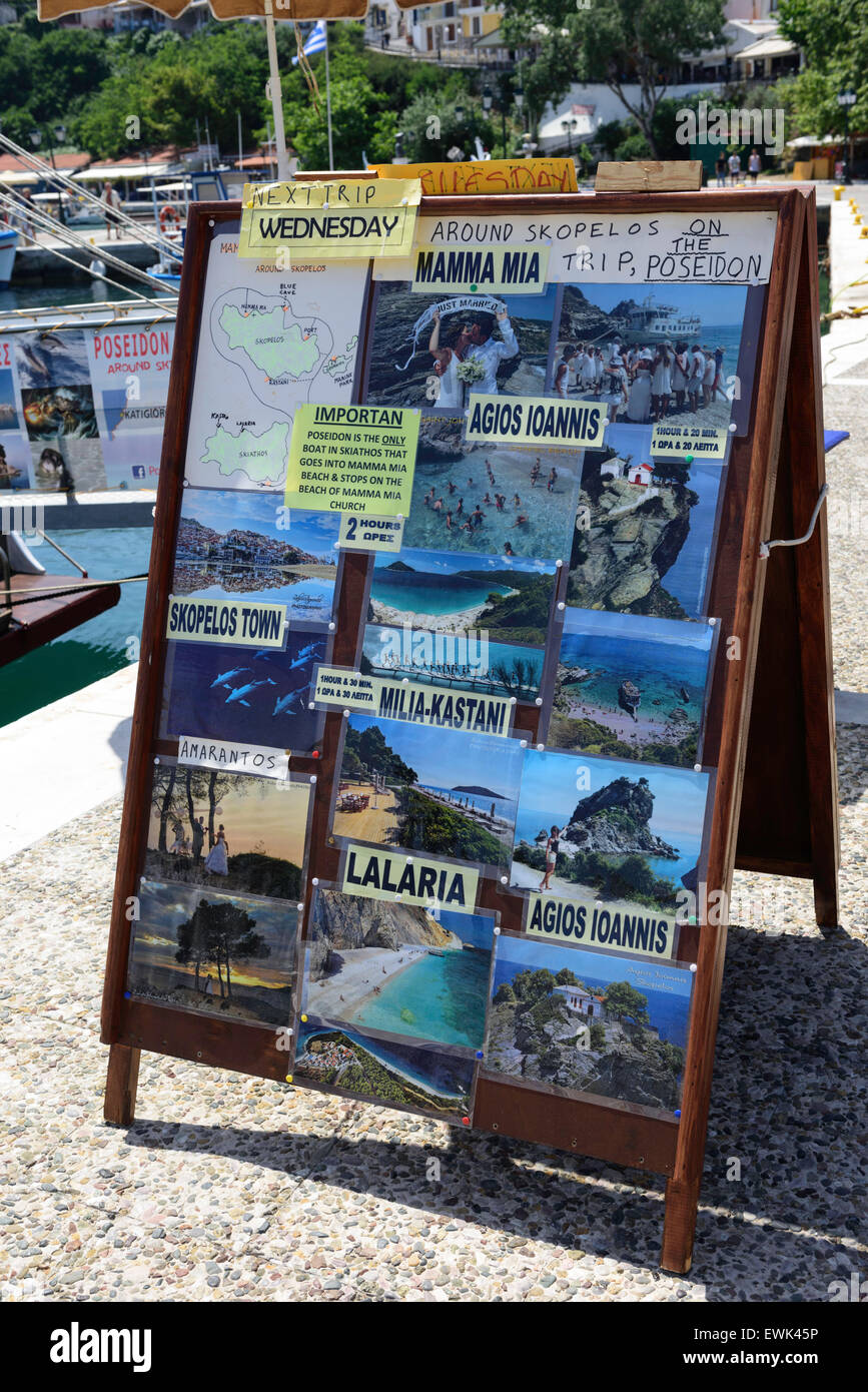 Skiathos Grecia cartelloni pubblicitari Poseidon gite in barca intorno a Skopelos e la Mamma Mia trail Foto Stock