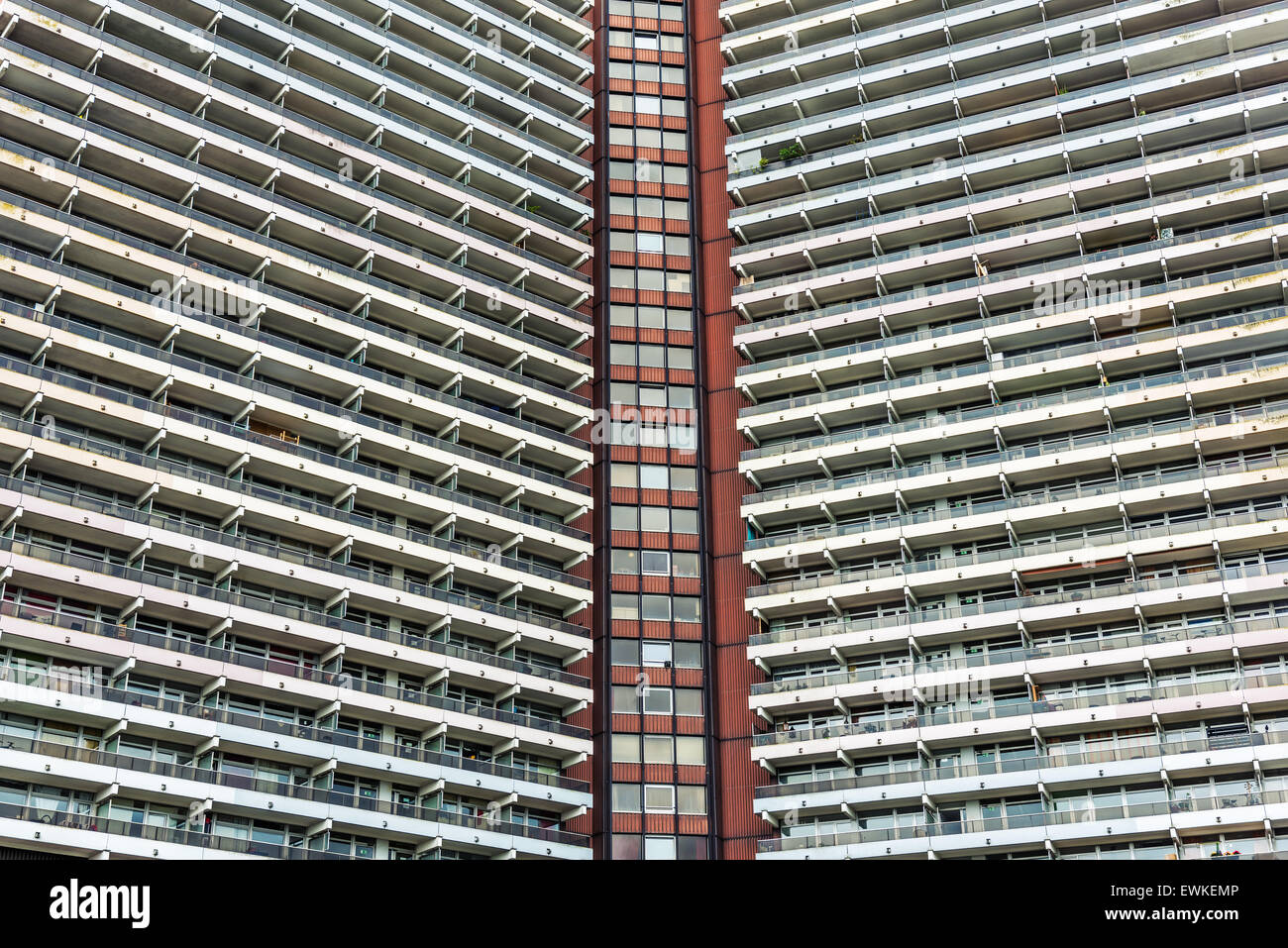 Grande edificio di appartamenti a Colonia, in Germania, in Europa Foto Stock