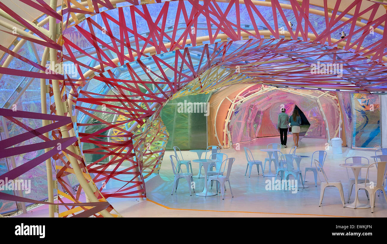 Londra, Regno Unito. Il 28 giugno, 2015. Galleria della Serpentina padiglione estivo interni disegnati da Selgascano Credito: Martyn Goddard/Alamy Live News Foto Stock