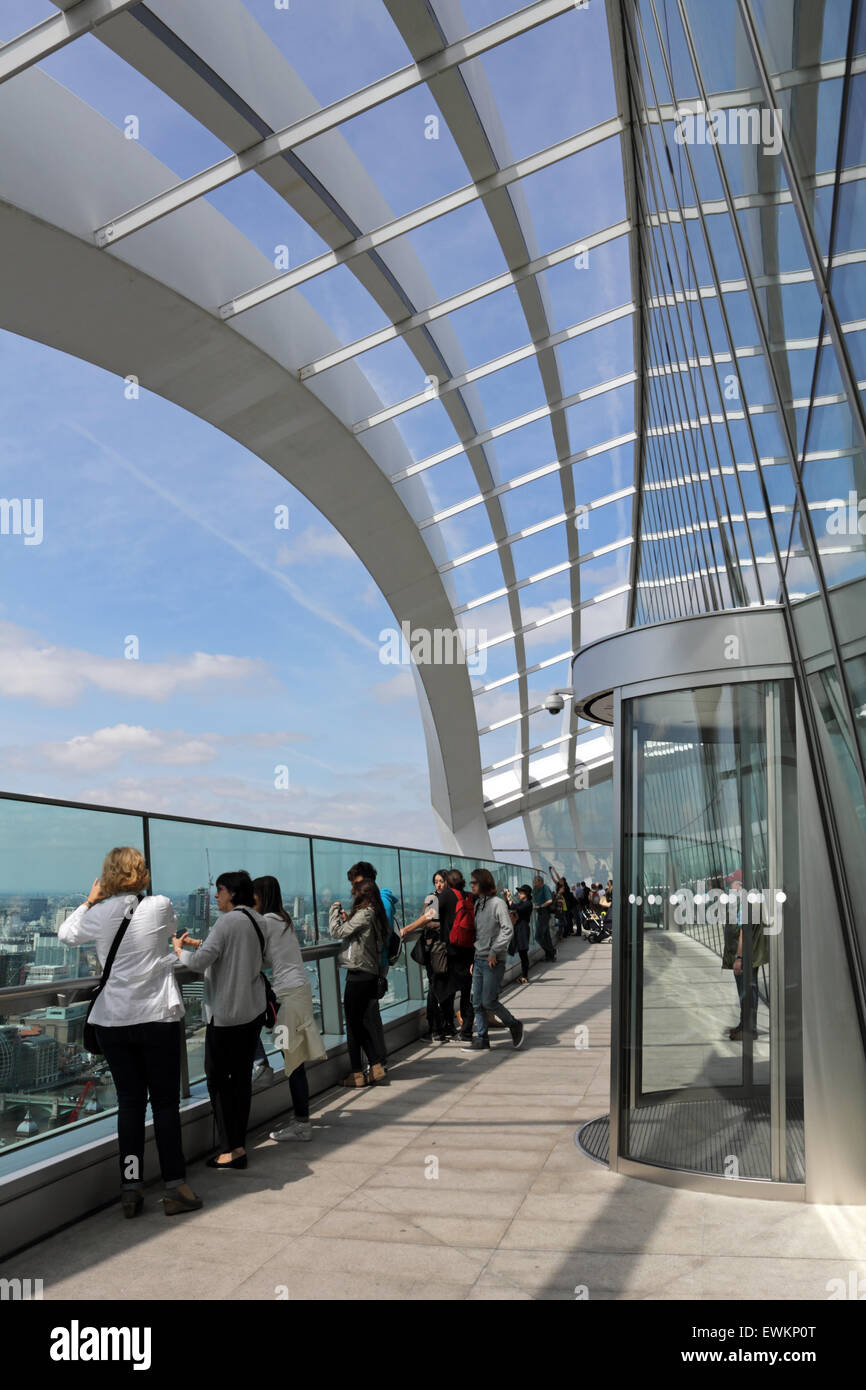 Sky Garden presso l'edificio Walkie-Talkie 20 Fenchurch Street, Londra, Inghilterra, Regno Unito. Foto Stock