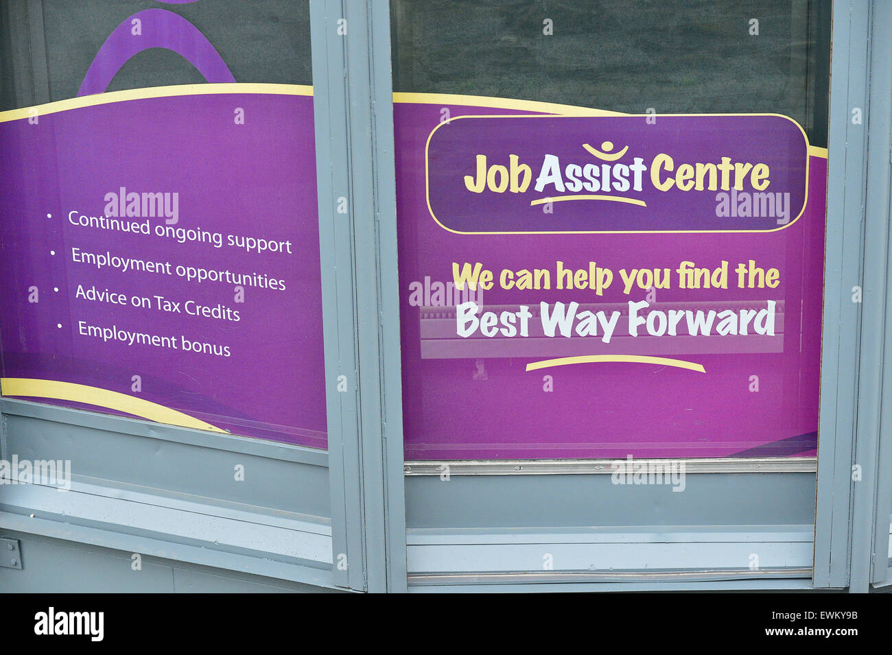 Finestra di lavoro Centro assistenza in Butcher Street, Londonderry (Derry), Irlanda del Nord Foto Stock